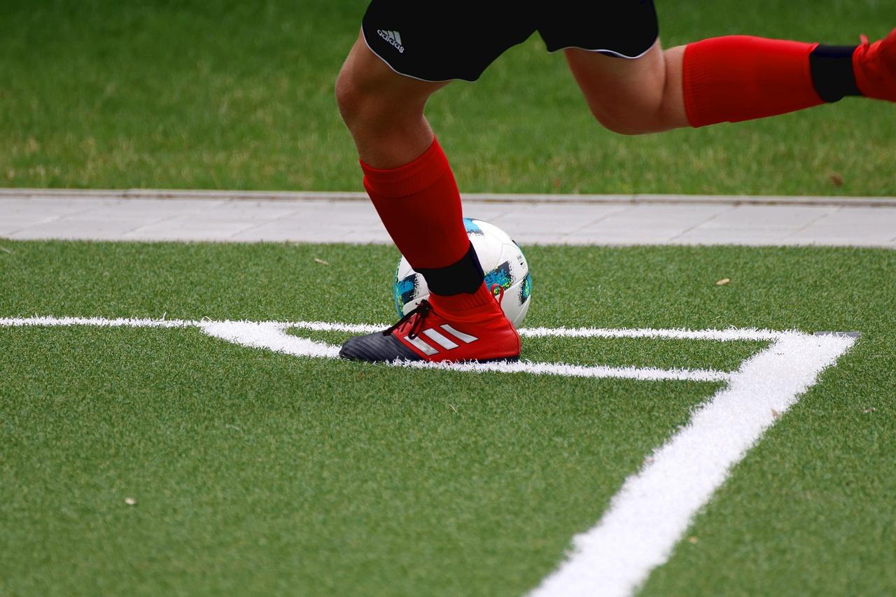 Getting Kids Into Football and AFL in Brisbane: Junior Clubs, Seasons and How to Register